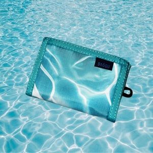 BAGGU - Wallet in POOL